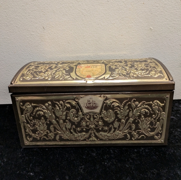 Vintage Metal Decorative Box - Picture 1 of 9
